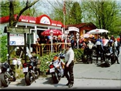 Foto: Wolf&amp;#039;s Revier - Dorfgrill - Motorradtreff